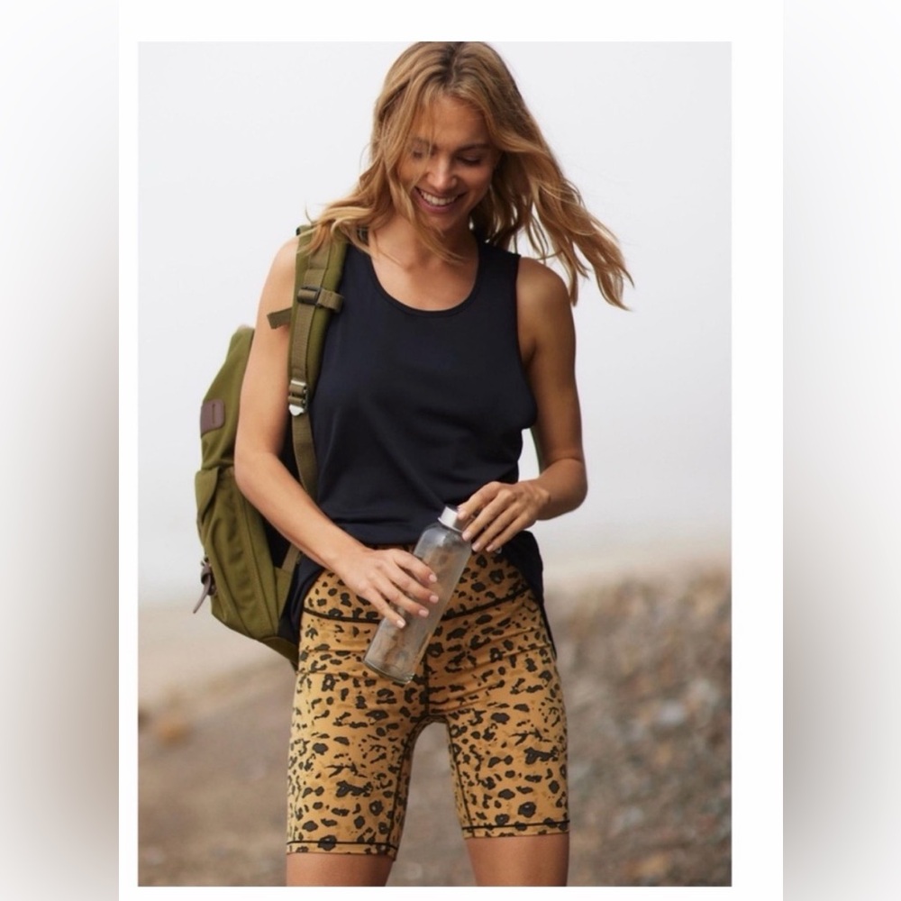 VARLEY Lets Move Shorts Honey Gold Leopard Spots Print Size XS